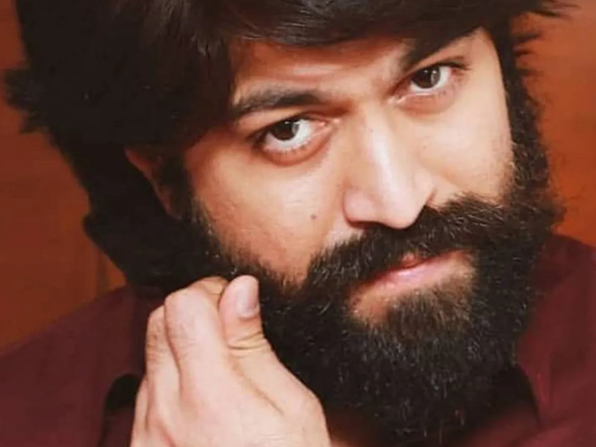 img/754_modern-indian-beard-styles-a-2024-guide.webp